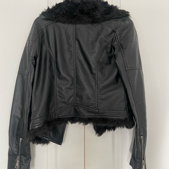 FOREVER 21‎ faux leather coat w/ fur - Picture 5 of 7